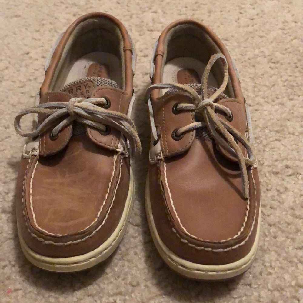 Sperry Boat Shoes Size 8. Scratches on Front